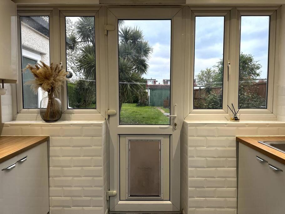 Dallas House - Easy Links To Lhr And London *