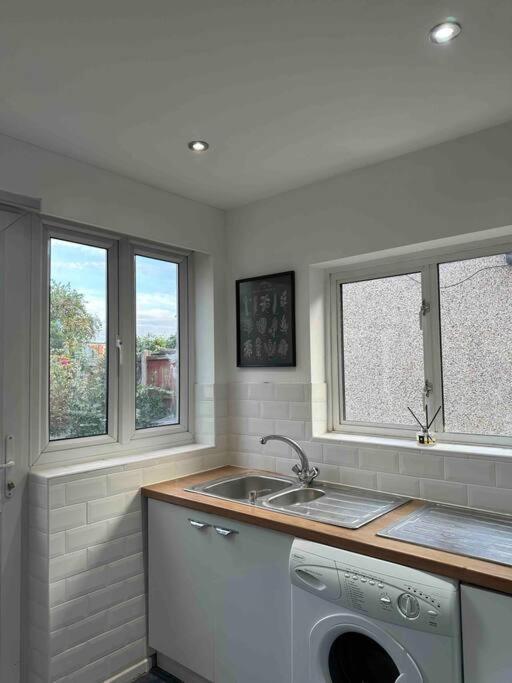 Holiday home Dallas House - Easy Links To Lhr And London Hayes (Greater London)