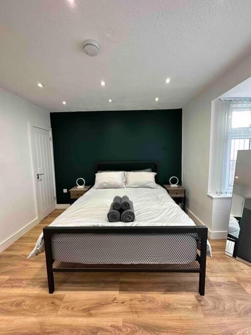 Dallas House - Easy Links To Lhr And London *